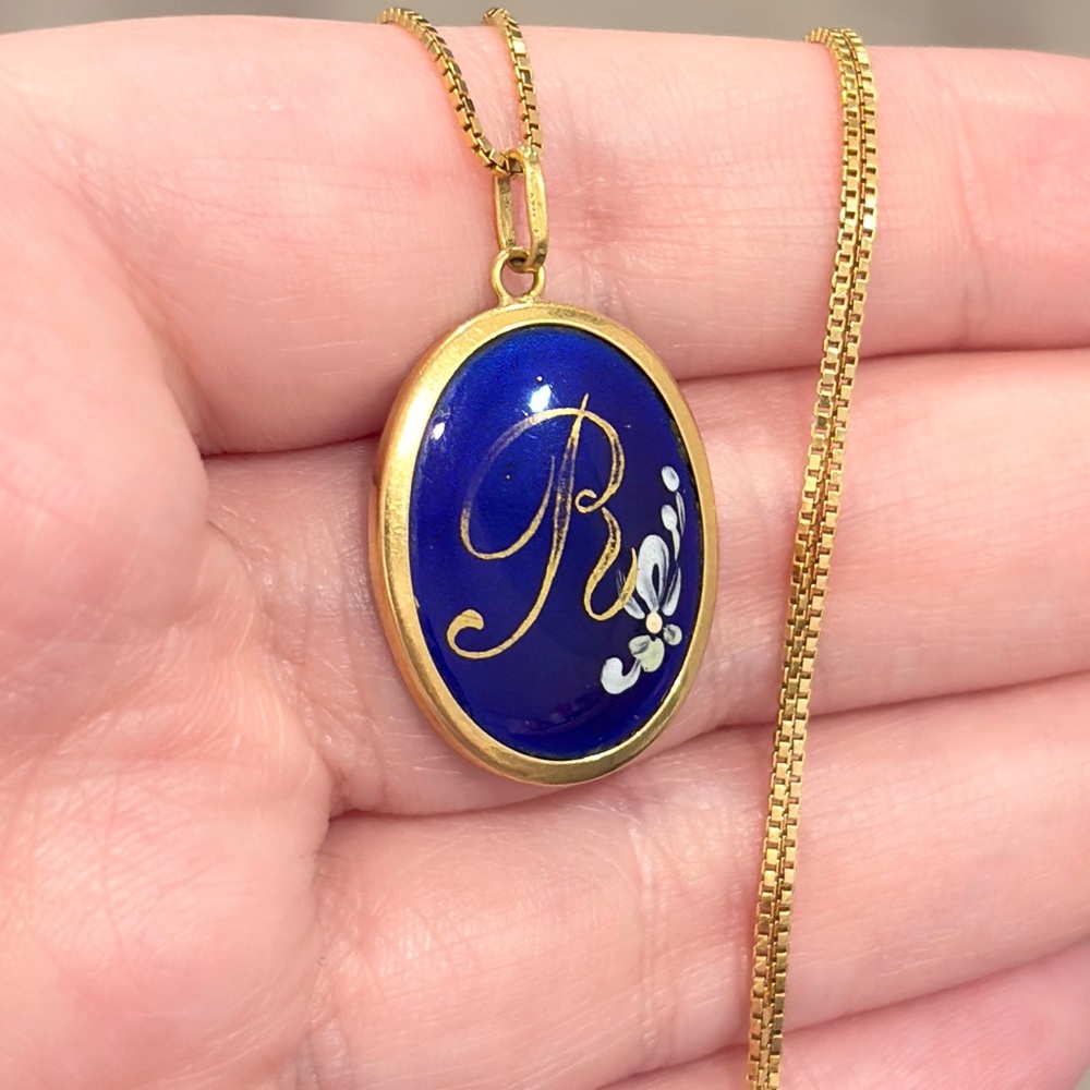 Vintage 18K R Monogram Pendant, Antique Dark Blue Enamel, Gold Floral - Picture 7 of 17